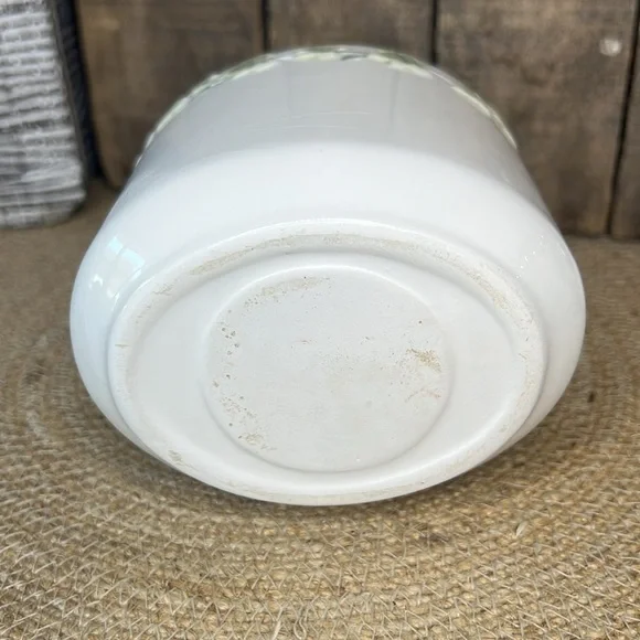 Tea light candleholder that says family with four figure cut outs! - Picture 4 of 7